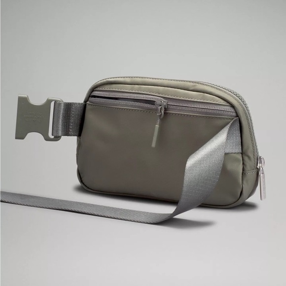 lululemon Everywhere Belt Bag Grey Sage - Picture 4 of 5
